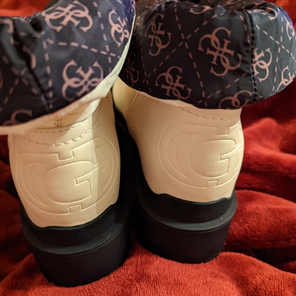 New women's Guess White Snow Boots - Picture 7 of 8